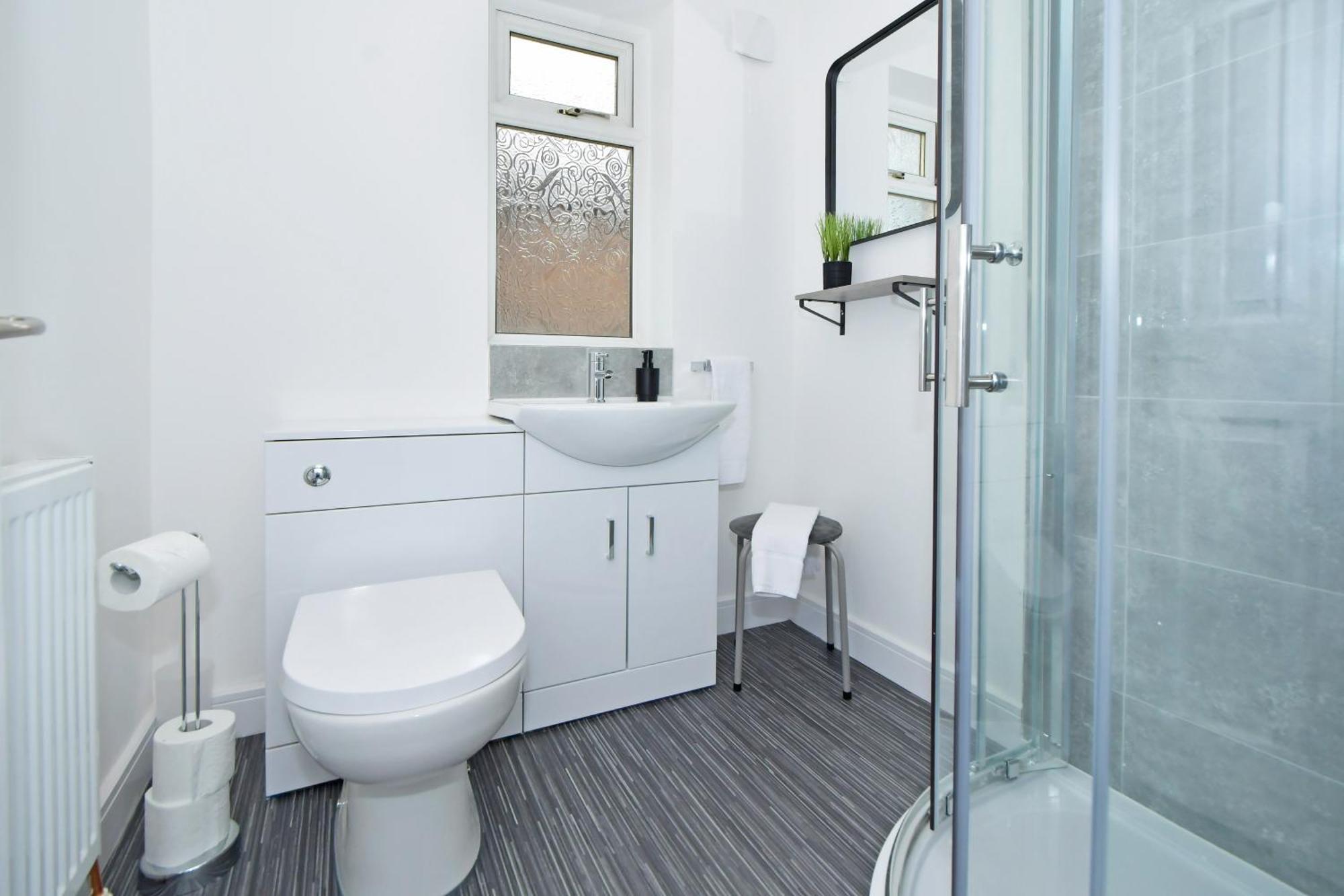 Sapphire Apartments By Yourstays - Luxury 2 Bedroom Apartments In Crewe Exterior foto