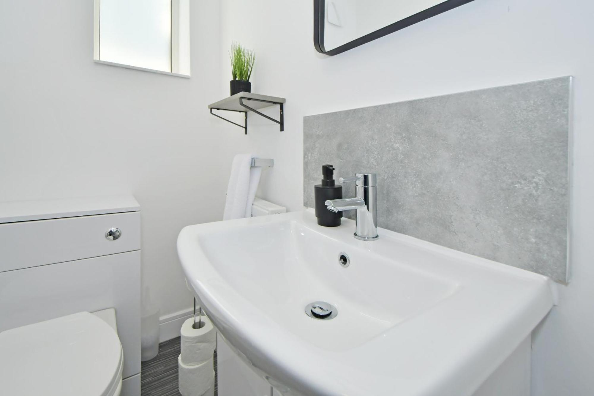 Sapphire Apartments By Yourstays - Luxury 2 Bedroom Apartments In Crewe Exterior foto
